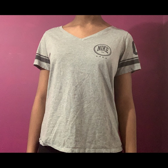 Grey Nike t-shirt - Picture 2 of 2
